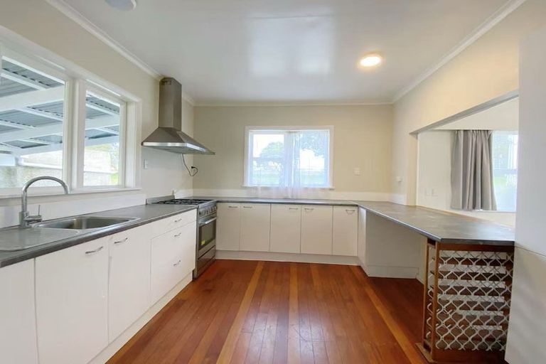 Photo of property in 58 Broderick Road, Johnsonville, Wellington, 6037