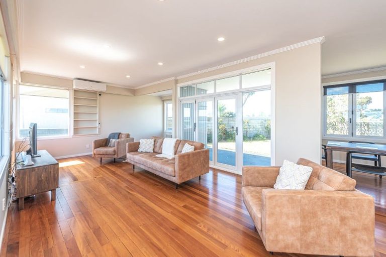 Photo of property in 2 Kapiti Terrace, Castlecliff, Whanganui, 4501