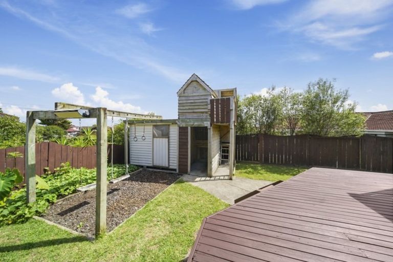 Photo of property in 94 Dalwhinnie Parade, Highland Park, Auckland, 2010