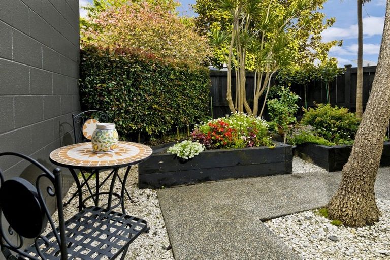 Photo of property in 4/44 Stanley Point Road, Stanley Point, Auckland, 0624