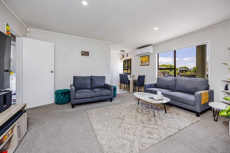 Photo of property in 1/2 Burundi Avenue, Clendon Park, Auckland, 2103
