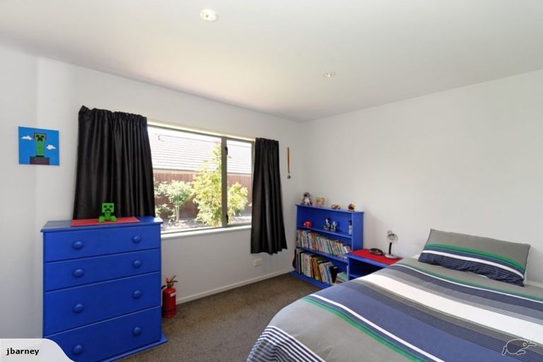 Photo of property in 4 Gwen Place, Redwood, Christchurch, 8051