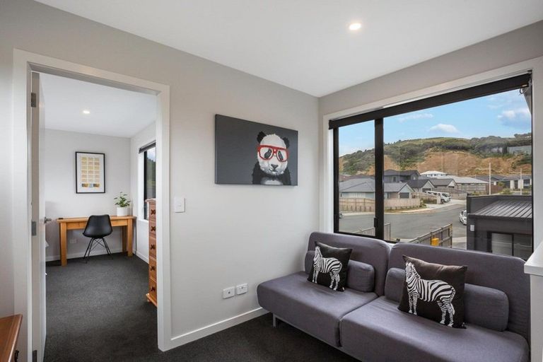 Photo of property in 15 Yorkshire Close, Whitby, Porirua, 5024