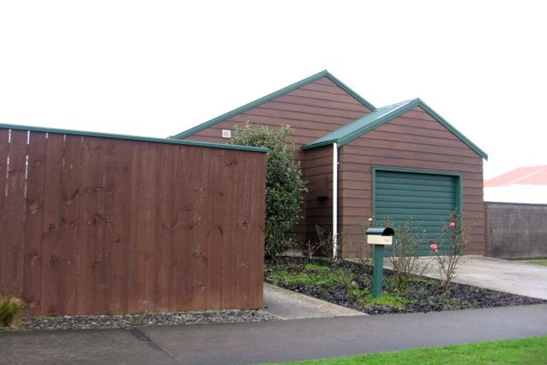 Photo of property in 102 Roberts Line, Kelvin Grove, Palmerston North, 4414