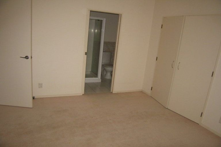 Photo of property in Maddison Apartments, 2/6g Queen Street, Palmerston North, 4410