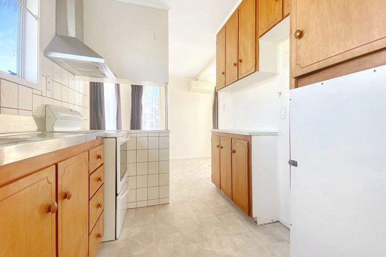 Photo of property in 12 Claverdon Drive, Massey, Auckland, 0614