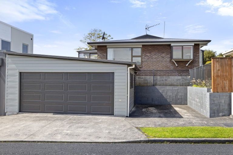 Photo of property in 17 Cutfield Road, New Plymouth, 4310