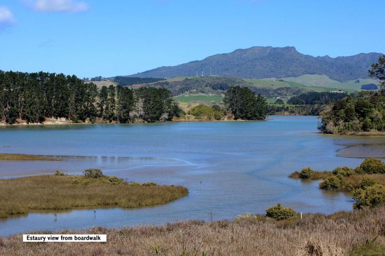 Photo of property in 6 Harakeke Place, Raglan, 3225