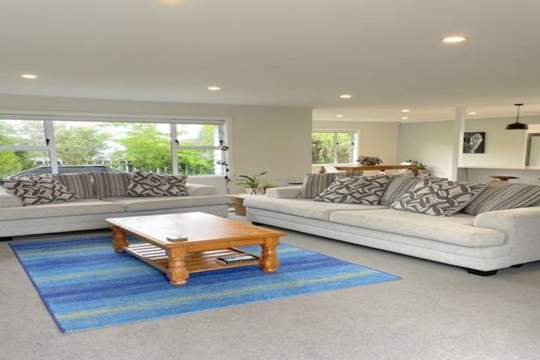 Photo of property in 3 Baylands Drive, Newlands, Wellington, 6037