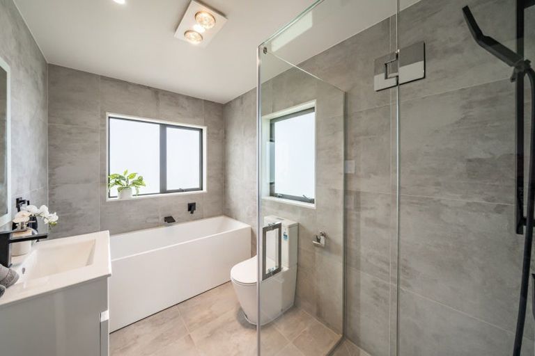 Photo of property in 8 Poto Road, Normandale, Lower Hutt, 5010