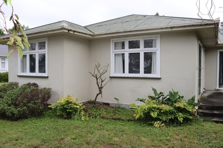 Photo of property in 27 Cambridge Terrace, Masterton, 5810