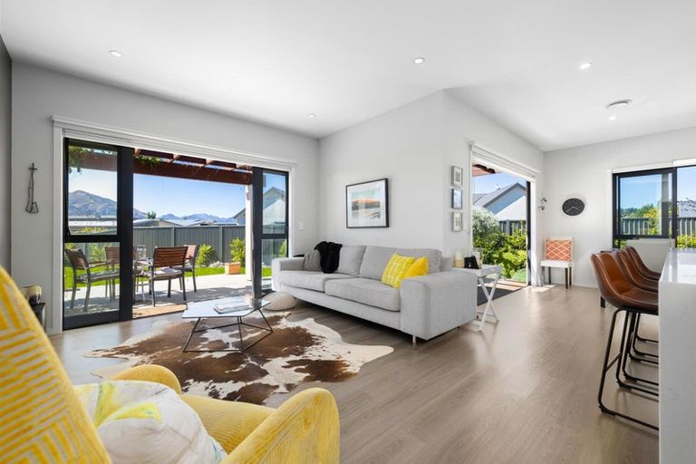 Photo of property in 11 Marbleleaf Lane, Albert Town, Wanaka, 9305