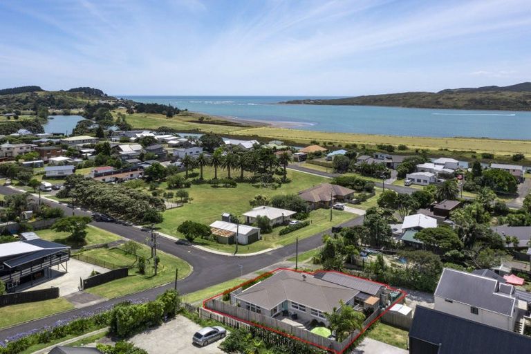 Photo of property in 10 Tahuna Avenue, Raglan, 3225