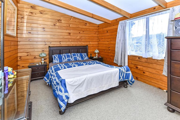 Photo of property in 2/90 Wattle Farm Road, Wattle Downs, Auckland, 2103