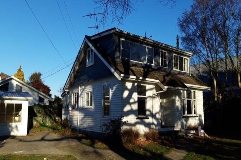 Photo of property in 27 Avonhead Road, Avonhead, Christchurch, 8042