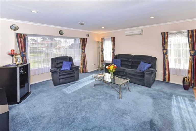 Photo of property in 23 Pitt Avenue, Clendon Park, Auckland, 2103