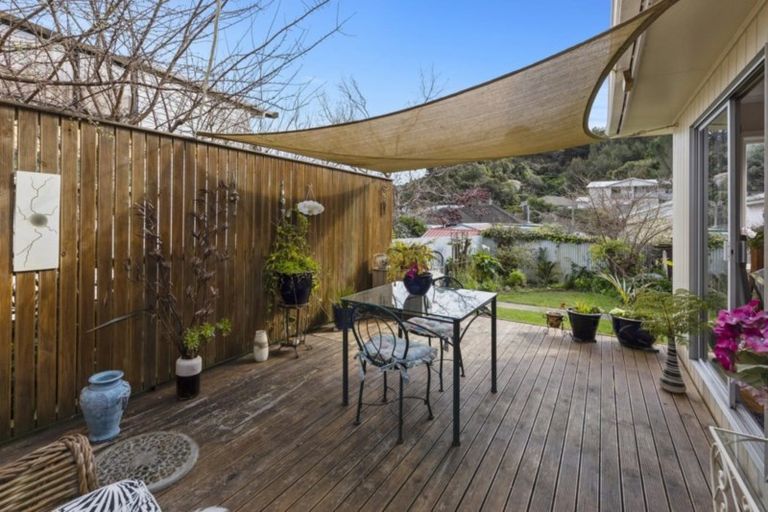 Photo of property in 32 Lowry Crescent, Stokes Valley, Lower Hutt, 5019