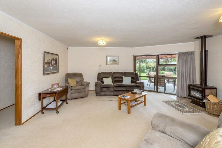 Photo of property in 8 Runanga Grove, Waikanae, 5036