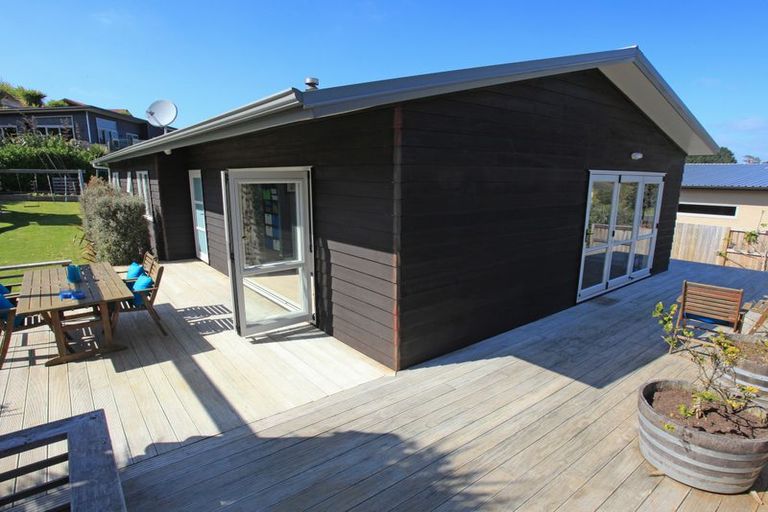 Photo of property in 6 Harakeke Place, Raglan, 3225