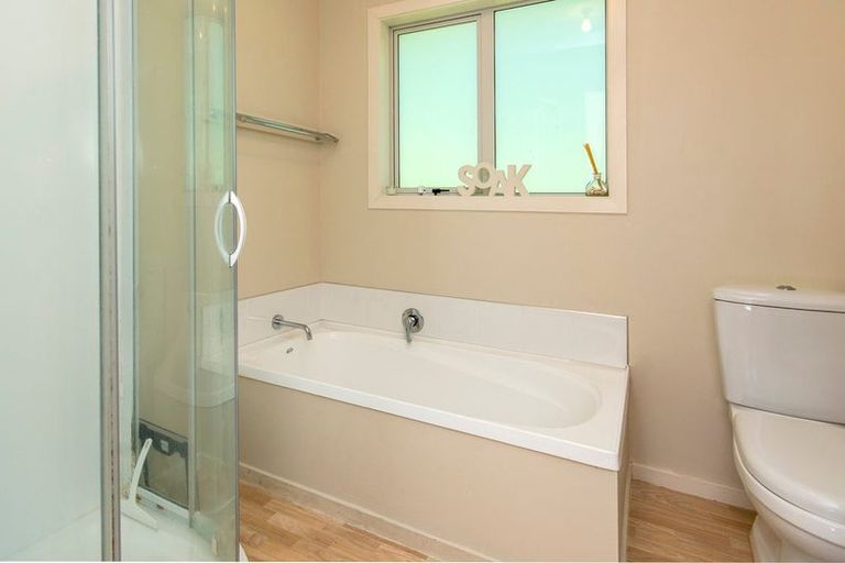 Photo of property in 64a Salford Street, Newlands, Wellington, 6037