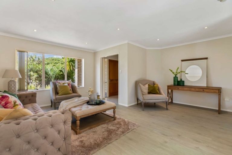 Photo of property in 12 Tington Avenue, Wattle Downs, Auckland, 2103