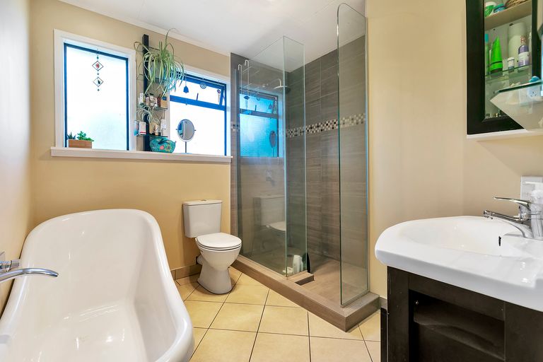 Photo of property in 4 Chamberlain Road, Massey, Auckland, 0614