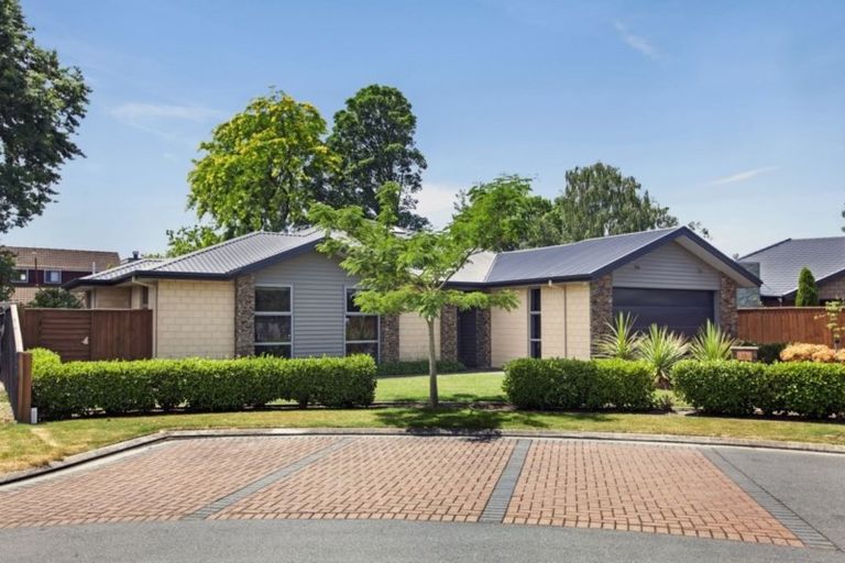 Photo of property in 11 Nightingale Place, Papanui, Christchurch, 8053
