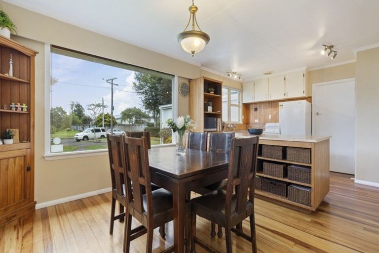 Photo of property in 39 Turakina Street, Merrilands, New Plymouth, 4312