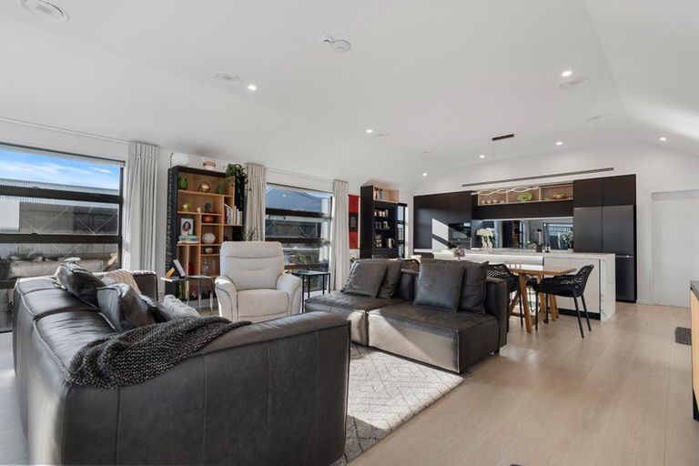 Photo of property in 8 Mccahon Drive, Rangiora, 7400