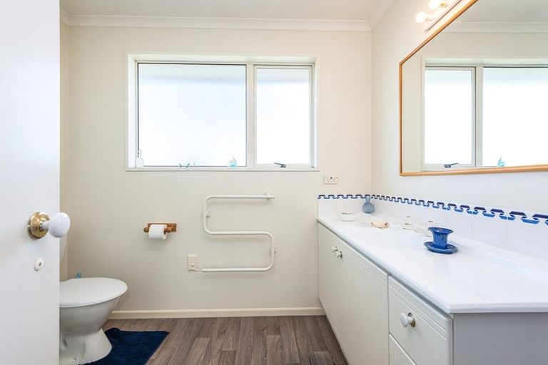 Photo of property in 4 Beauford Place, Parklands, Christchurch, 8083