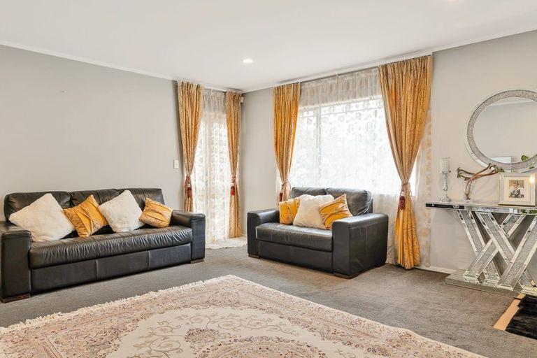 Photo of property in 23 Ginders Drive, Massey, Auckland, 0614