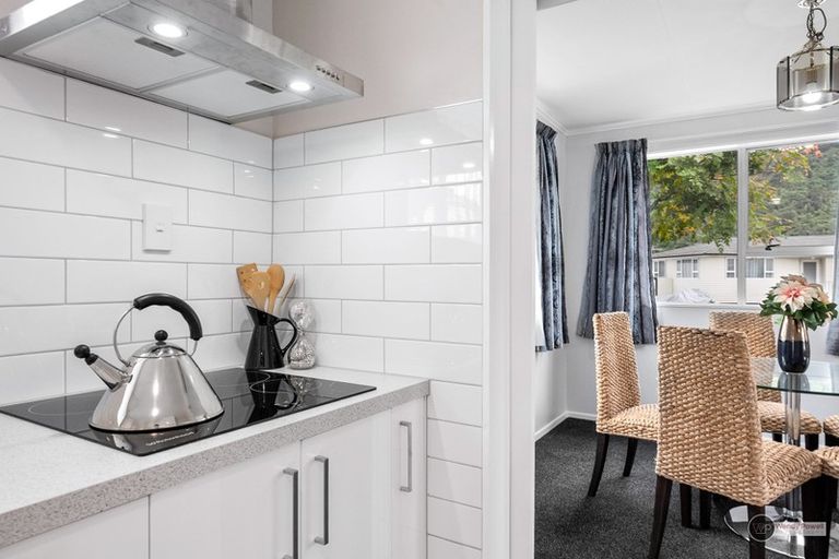 Photo of property in 6 Omaha Grove, Totara Park, Upper Hutt, 5018