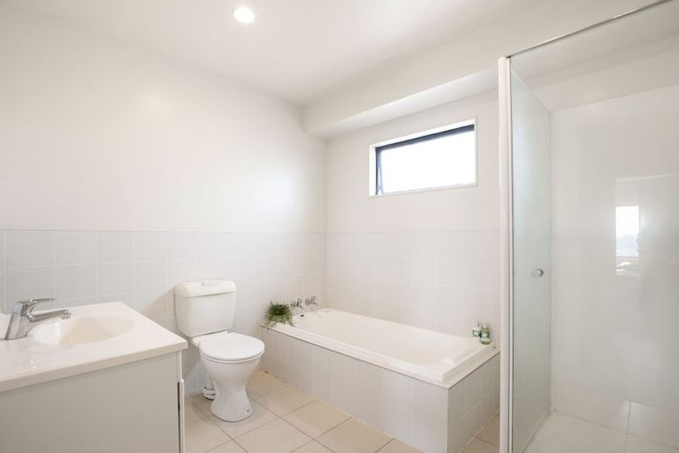 Photo of property in 17/22 Northcross Drive, Oteha, Auckland, 0632