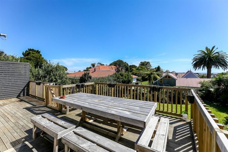 Photo of property in 6 Lismore Street, Strandon, New Plymouth, 4312