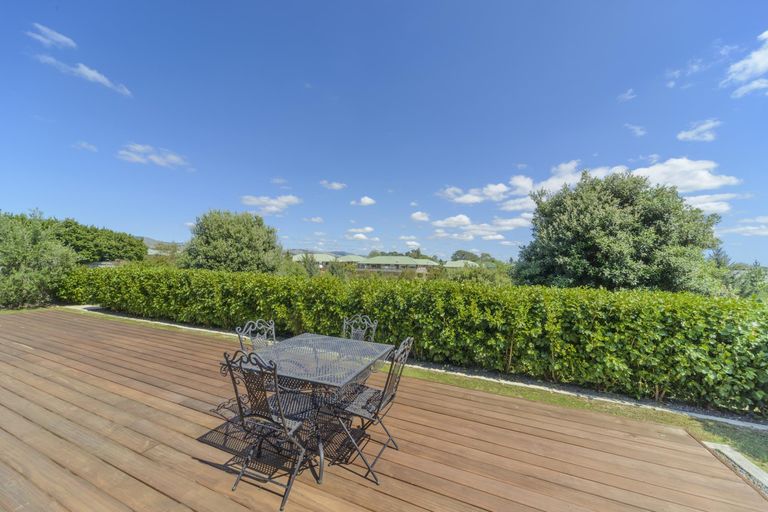 Photo of property in 140 Ruapehu Drive, Fitzherbert, Palmerston North, 4410