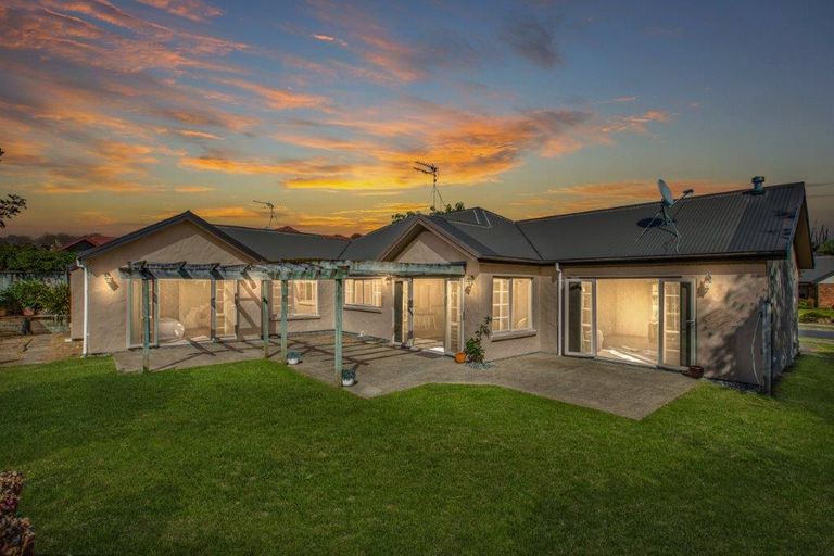 Photo of property in 18 Roderick Place, Rototuna, Hamilton, 3210