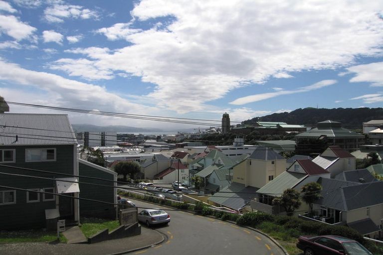 Photo of property in 41 Hankey Street, Mount Cook, Wellington, 6011