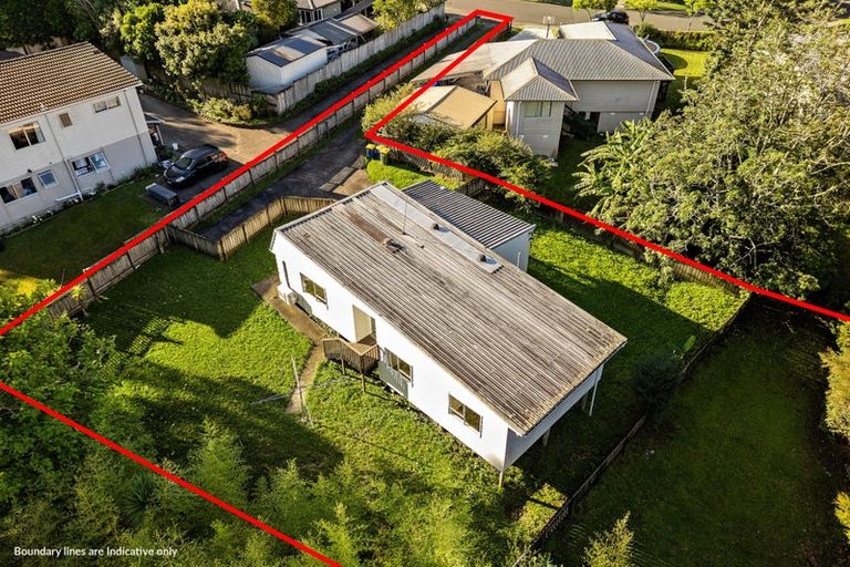 Photo of property in 10 Denver Avenue, Sunnyvale, Auckland, 0612