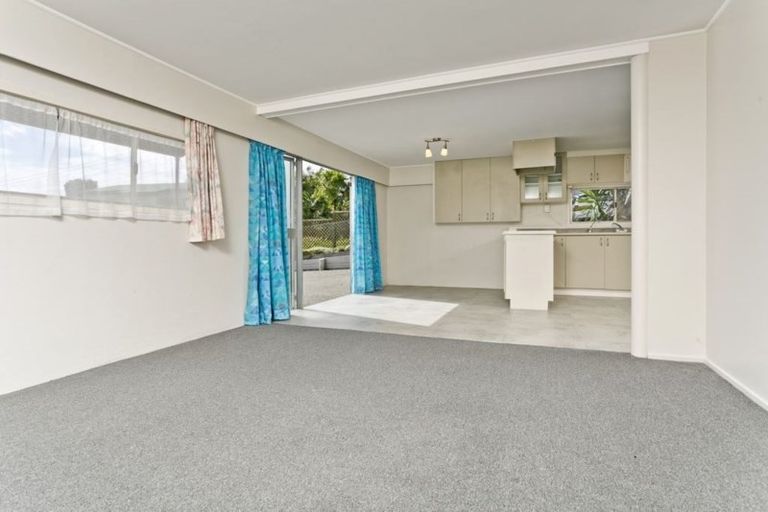 Photo of property in 121 Beach Haven Road, Beach Haven, Auckland, 0626
