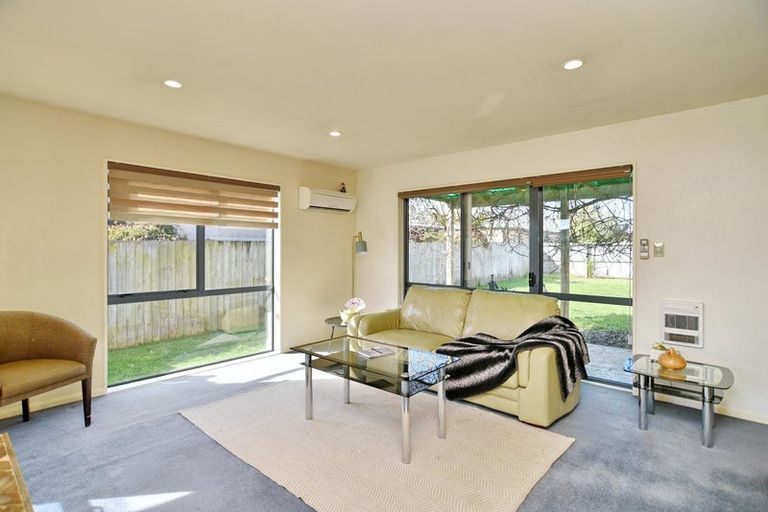 Photo of property in 10 Riegler Place, Belfast, Christchurch, 8051