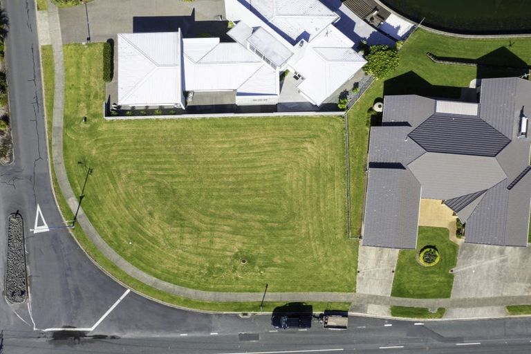 Photo of property in 2 Rauiri Drive, One Tree Point, 0118