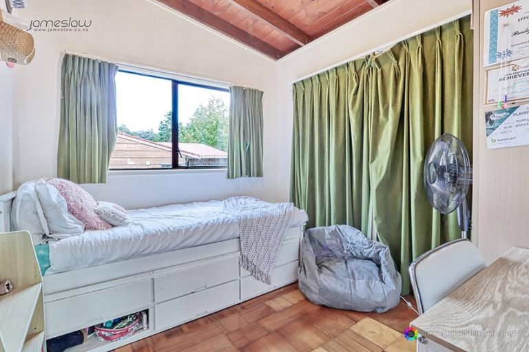 Photo of property in 1/3 Flavia Close, Torbay, Auckland, 0630