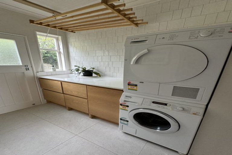 Photo of property in 143 Townsend Road, Miramar, Wellington, 6022