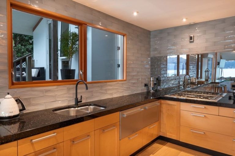 Photo of property in 425 Marine Drive, Charteris Bay, Lyttelton, 8971