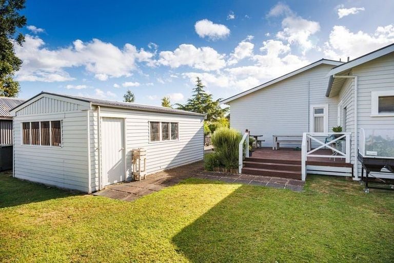 Photo of property in 8 Burns Avenue, Takaro, Palmerston North, 4412