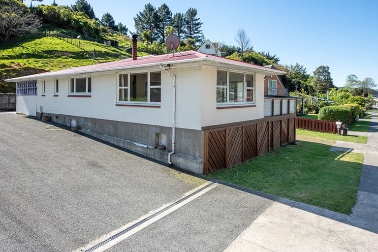 Photo of property in 51 Wairau Road, Picton, 7220