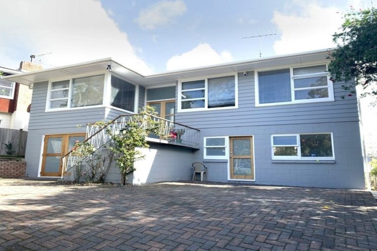 Photo of property in 9 Cheryl Place, Hillcrest, Auckland, 0627