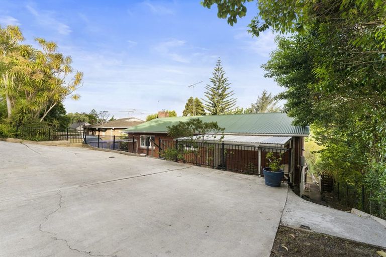 Photo of property in 42 West Lynn Road, Titirangi, Auckland, 0604