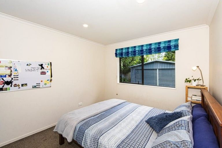 Photo of property in 4 Curlew Place, One Tree Point, 0118