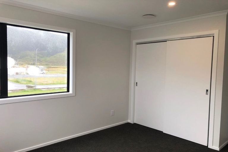 Photo of property in 7 Desert Gold Lane, Wallaceville, Upper Hutt, 5018